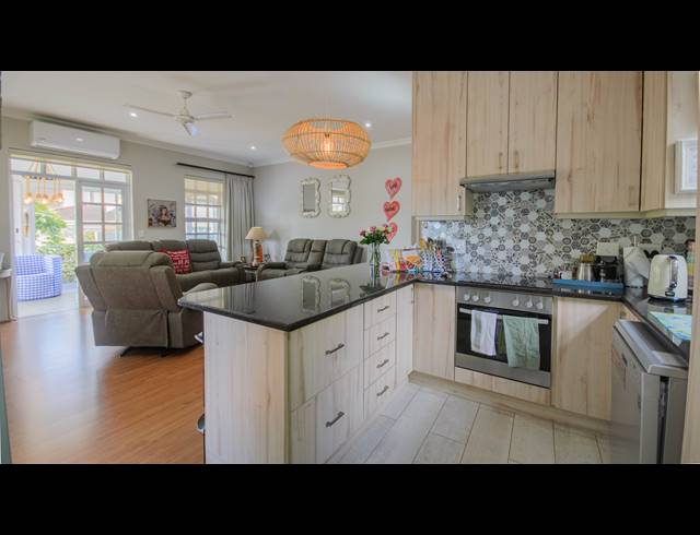 3 BEDROOM TOWNHOUSE FOR SALE IN SHELLY BEACH
